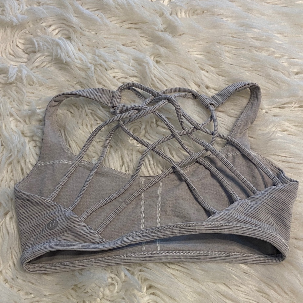 Lululemon size 6 Women's Strappy Gray Sports Bra excellent condition